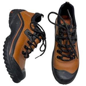 Clark’s Muckers waterproof hiking shoes Women’s size 6 lace up camping gorpcore